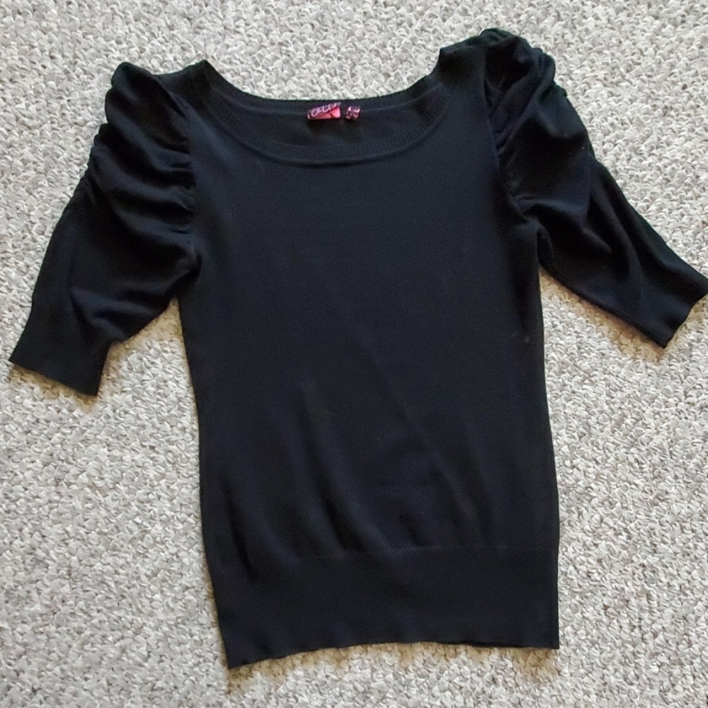 Take Out black 3/4 sleeve knit top